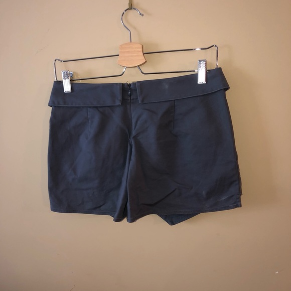 Grey talula skort size 2. - Picture 2 of 2